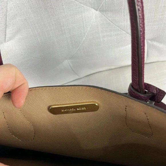 Michael Kors MK Mercer Large Satchel Plum Bag Pebbled Leather Accordion EUC - Picture 7 of 13